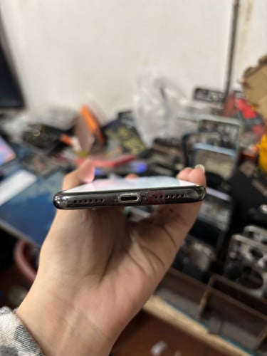 iPhone X សានុំសុិនស្ទើរតូដូចរូប 64g លេងបានតែinternet ទេwifiលេងអត់កើតទេ អេក្រសុិន