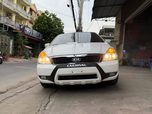 Kia Carnival 2012 ក្នុងលឿង