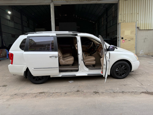 Kia Carnival 2012 ក្នុងលឿង