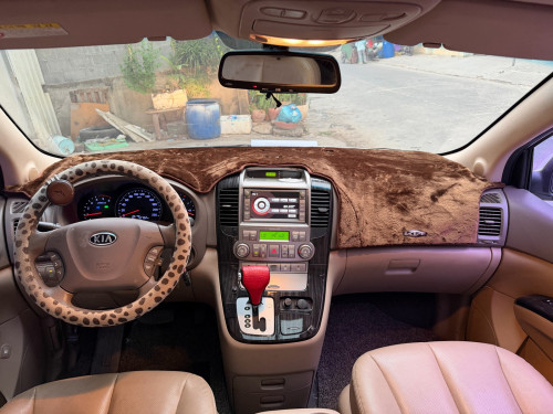 Kia Carnival 2012 ក្នុងលឿង