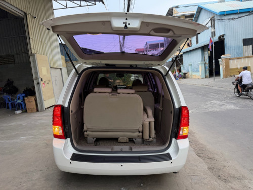 Kia Carnival 2012 ក្នុងលឿង