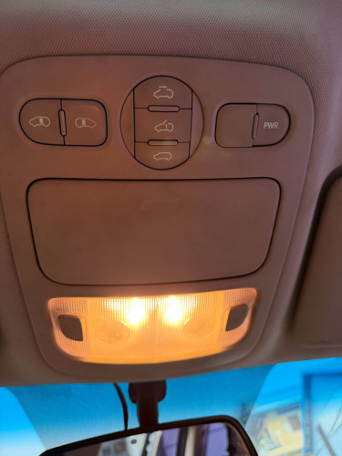 Kia Carnival 2012 ក្នុងលឿង