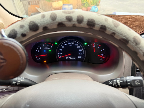 Kia Carnival 2012 ក្នុងលឿង