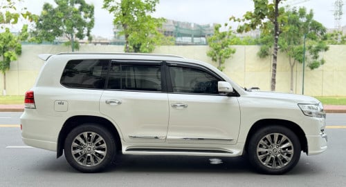 Land Cruiser 017 V6 សាំង full option ហ្សុីនមួយជុំ