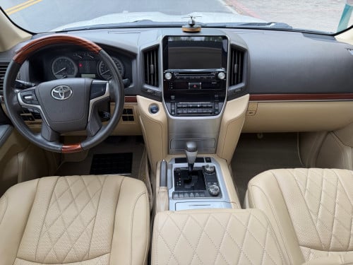 Land Cruiser 017 V6 សាំង full option ហ្សុីនមួយជុំ