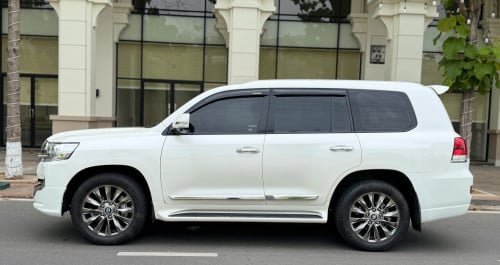 Land Cruiser 017 V6 សាំង full option ហ្សុីនមួយជុំ
