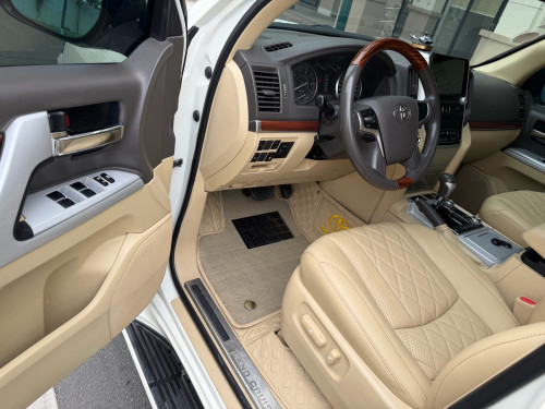 Land Cruiser 017 V6 សាំង full option ហ្សុីនមួយជុំ