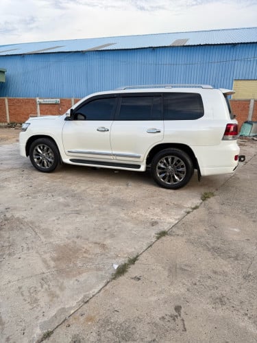 Landcruiser 2013 V6 petrol