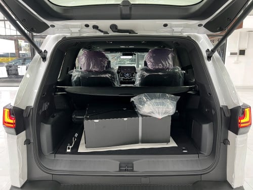 Lexus LX 700h VIP Option (Arab)