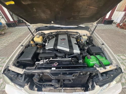 Lexus LX470 ឆ្នាំ2004