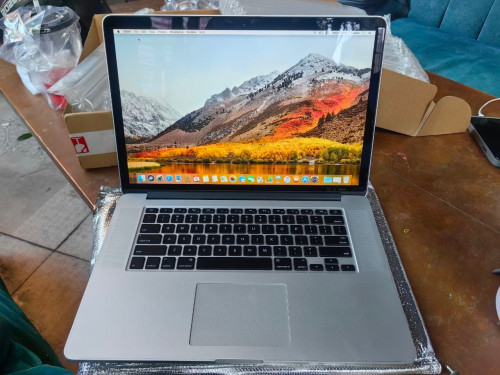 Macbook 2015 15inch 250$