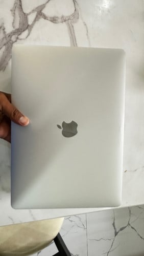 MacBook Pro 2020 13inch Core I5 8G of Ram 256G