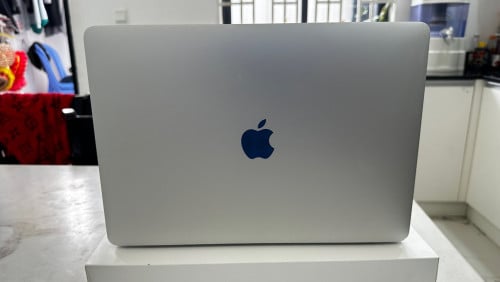 MacBook Pro 2020 13inch Core I5 8G of Ram 256G