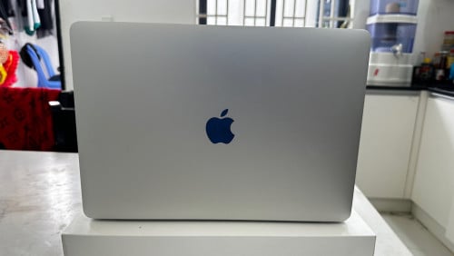 MacBook Pro 2020 13inch Core I5 8G of Ram 256G