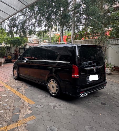 Mercedes Benz V-Class 220D (6 Seat Full Option)