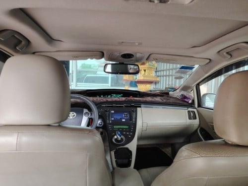 Prius 011 options 4 solar ក្នុងលឿង លក់16100$