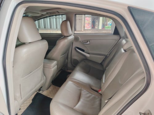 Prius 011 options 4 solar ក្នុងលឿង លក់16100$