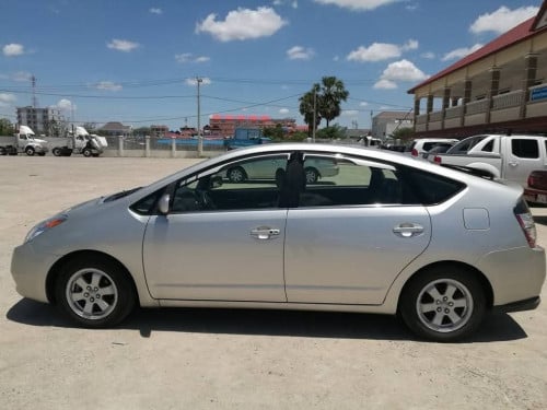 Sell Toyota Prius 2004 full  Option 8800$