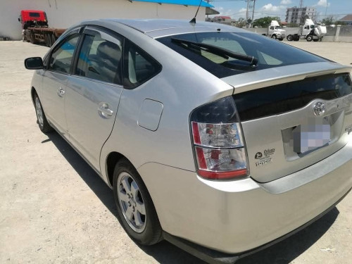 Sell Toyota Prius 2004 full  Option 8800$