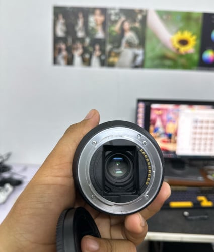 Sony len 24-70mm f/4 Zeise   full-frame