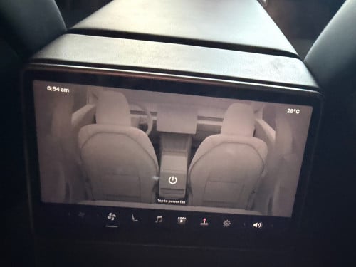 Tesla Model 3 2024 ឡាននៅក្រដាសពន្ធ ប្រើបាន 1មុឺនគីឡូជាង ស្រុីនមួយជុំ