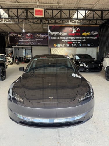 Tesla Model 3 2024 ឡាននៅក្រដាសពន្ធ ប្រើបាន 1មុឺនគីឡូជាង ស្រុីនមួយជុំ