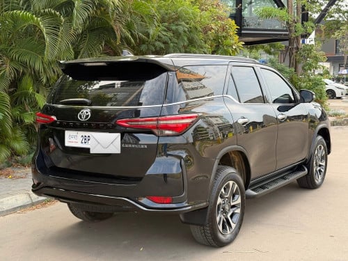 Toyota Fortuner Legender ស៊េរីឆ្នាំ 2022