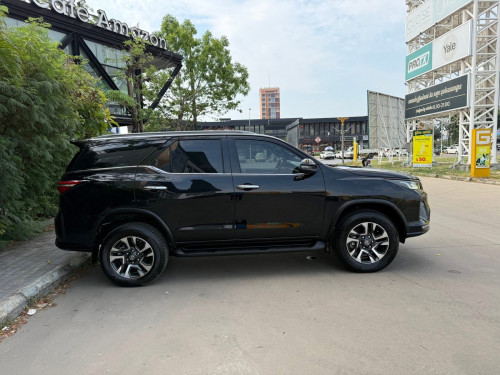 Toyota Fortuner Legender ស៊េរីឆ្នាំ 2022