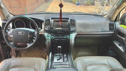 Toyota Land Cruiser Full Option VIP