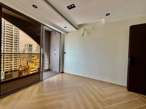 Urgent sale Time square 5