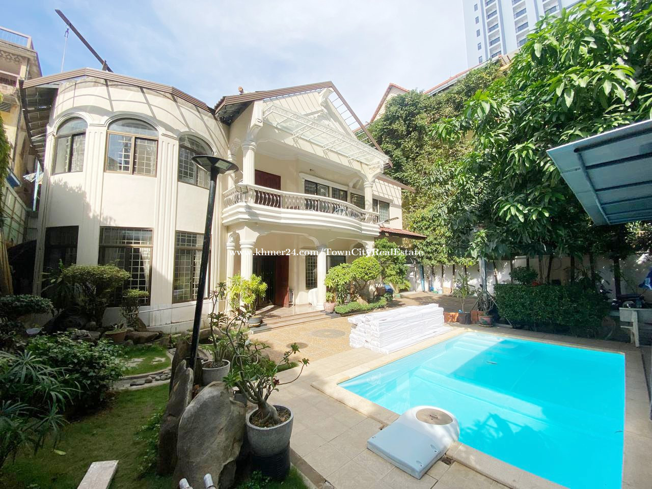 Pool Villa for Rent, 3 minutes from Royal Palace