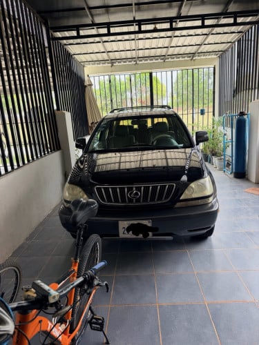 ចង់លក់ឡានផ្ទាល់ដូសារី RX300 2001ប៉ុង1