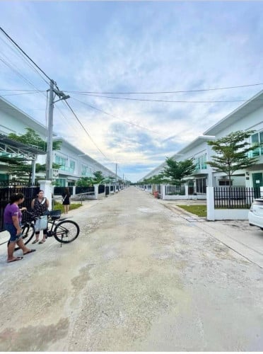 ផ្ទះលក់ប្រញាប់លុយ