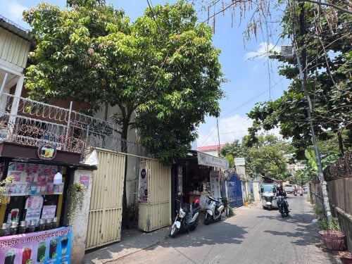 ផ្ទះអាជីវកម្មលក់បន្ទាន់​ នៅឬស្សីកែវ