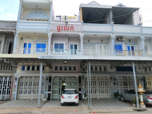 ផ្ទះល្វេង មុខផ្សារបន្លែ ភួ ពុយ
