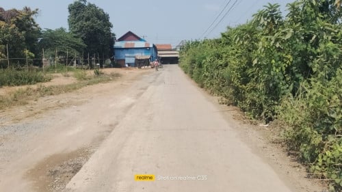ដីលក់បន្ទាន់​20*70=1400ម2(ម្ចាស់ដីផ្ទាល់) ស្ថិតនៅសង្កាត់សិត្បូ ក្រុងតាខ្មៅ