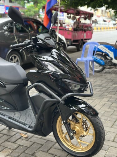 វៃដូរបង់រំលស់ HONDA CLICK 160cc មួយទឹកខ្ចី99%បស់ក្រុមហ៊ុន