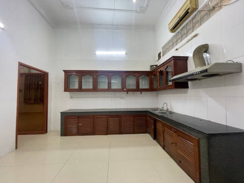ផ្ទះវីឡាសំរាប់ជួលនៅទួលទំពូង / House for Rent at Tuol Tompoung