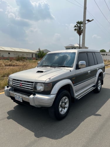 #MITSUBISHI_PAJERO1_1993#ប្រភេទឡានចង្កូតស្នាំម៉ាសុីនប្រអប់លេខអេមកាពីតាសល្អដំណើរកាល្អ