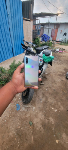 លក់Note 10+ អេក្រង់សីន បែកកញ្ចក់ទិច សាច់អេក្រង់នៅស្អាតអត់ដានអត់ជាំ