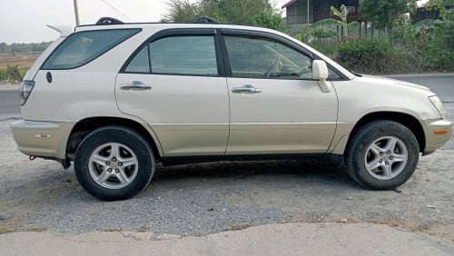 លក់RX300 ឆ្នាំ2000ប៉ុង2ថ្នាំហ្សីន1ជុំ