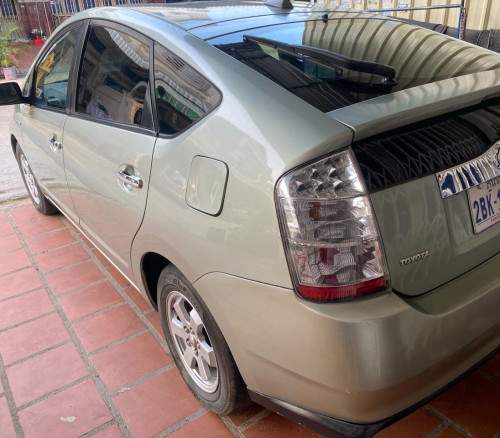 ឡាន ជួល ឡាន ព្រូស សំរាប់ជួល toyota Prius for rent 丰田普锐斯招租 普锐斯出租