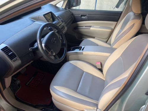 ឡាន ជួល ឡាន ព្រូស សំរាប់ជួល toyota Prius for rent 丰田普锐斯招租 普锐斯出租