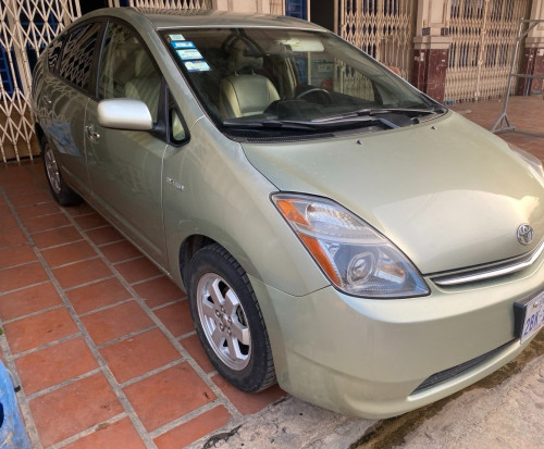 ឡាន ជួល ឡាន ព្រូស សំរាប់ជួល toyota Prius for rent 丰田普锐斯招租 普锐斯出租