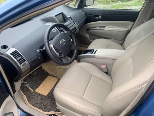 ឡាន ជួល ឡាន ព្រូស សំរាប់ជួល toyota Prius for rent 丰田普锐斯招租 普锐斯出租