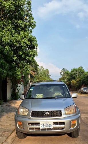 លក់រថយន្ត Toyota RAV4 01