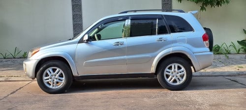 លក់រថយន្ត Toyota RAV4 01