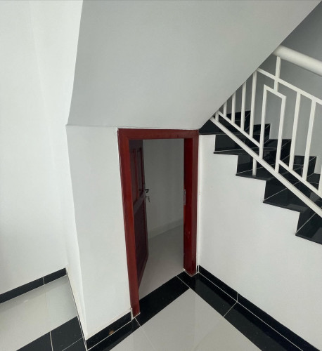 4.2x14 cm សល់មុខផ្ទះ5m ចតឡានបាន  ម៉ាសុីន3