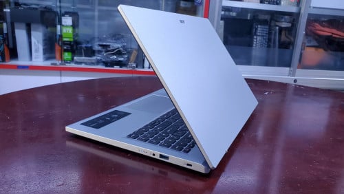 Acer Aspire 3-A315 / CPU RYZEN 5 7520U / Screen 15.6" នៅស្អាត
