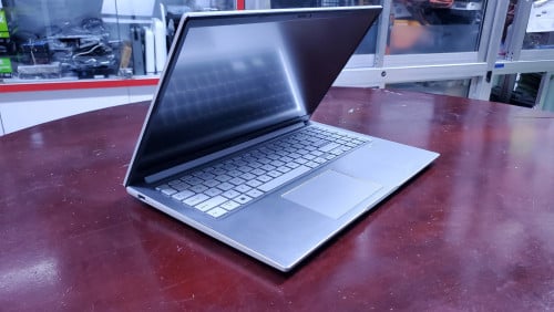 Asus​​ Vivobook X1504ZA/ Core i5-1235U 12CPUz/ 8G 256G / 15.6" FHD នៅស្អាត